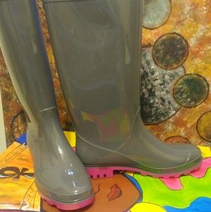 💦Rain Boots Never Worn size 9💦